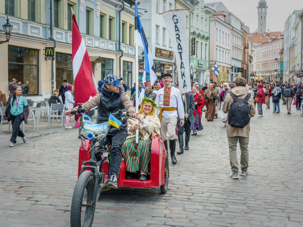 CIOFF® on Rahvusvaheline folkloorifestivalide ja rahvakunstiorganisatsioonide nõukogu, mille kaudu on võimalik osaleda festivalidel üle maailma. CIOFF®‘i esinda