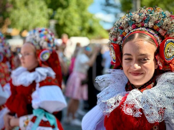 TŠEHHI KAGUNURGAS ON FOLKLOOR AU SEES